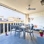 Con Amplia Terraza En * Fuengirola